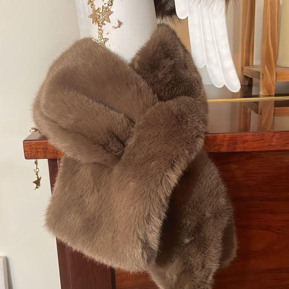 🔥Rockin Hot Originals set of fur hat and matching fur scarf in all colors! Fab! - Picture 3 of 4